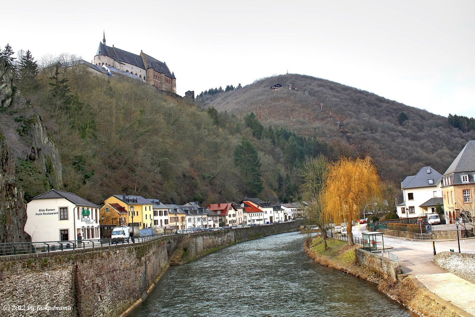 Blick auf Vianden und die Burg Vianden in Luxemburg