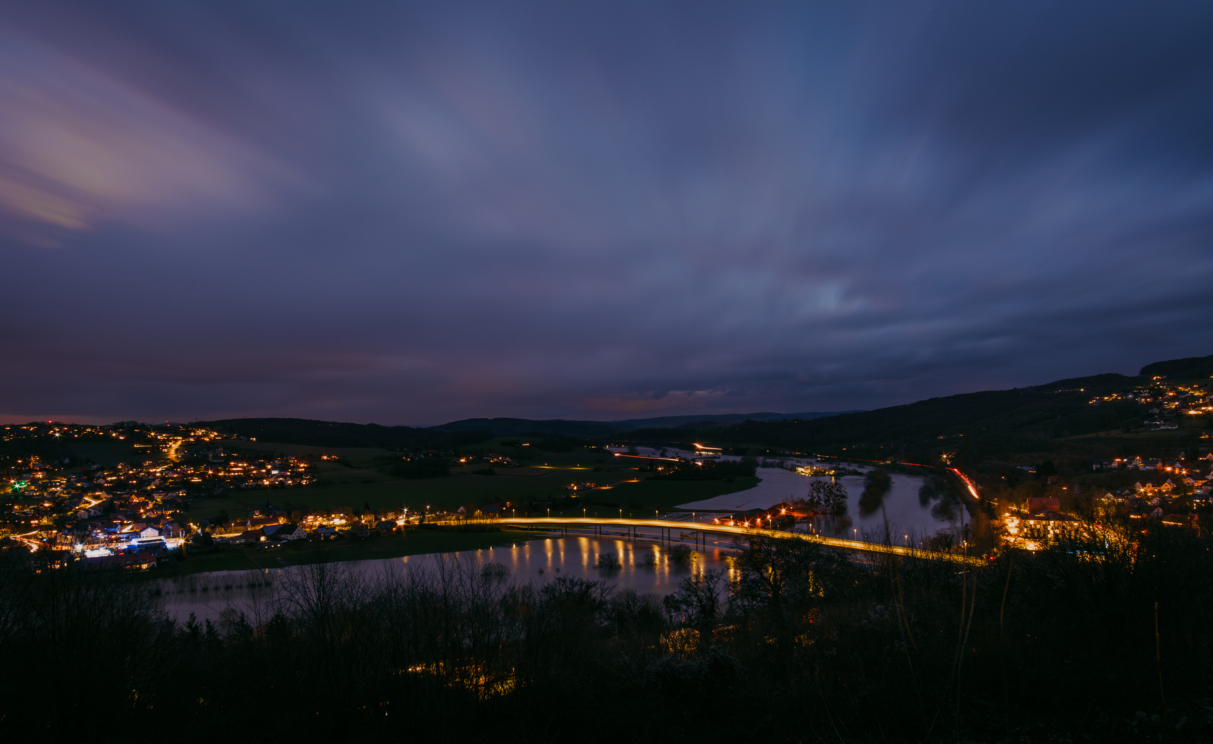 Blick auf Vlotho, mit der über die Ufer tretenden Weser