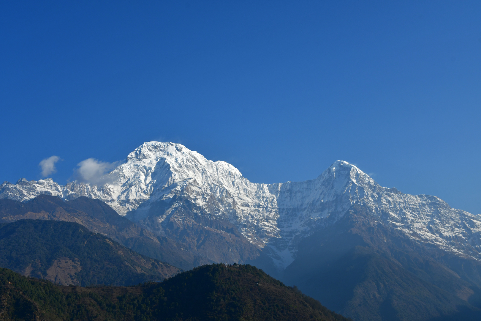 Blick auf von links Annapurna South (7219 m) und Hiun Chuli (6441 m)