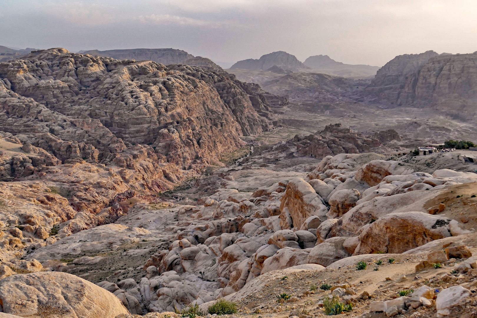 Blick auf Wadi Musa in Petra