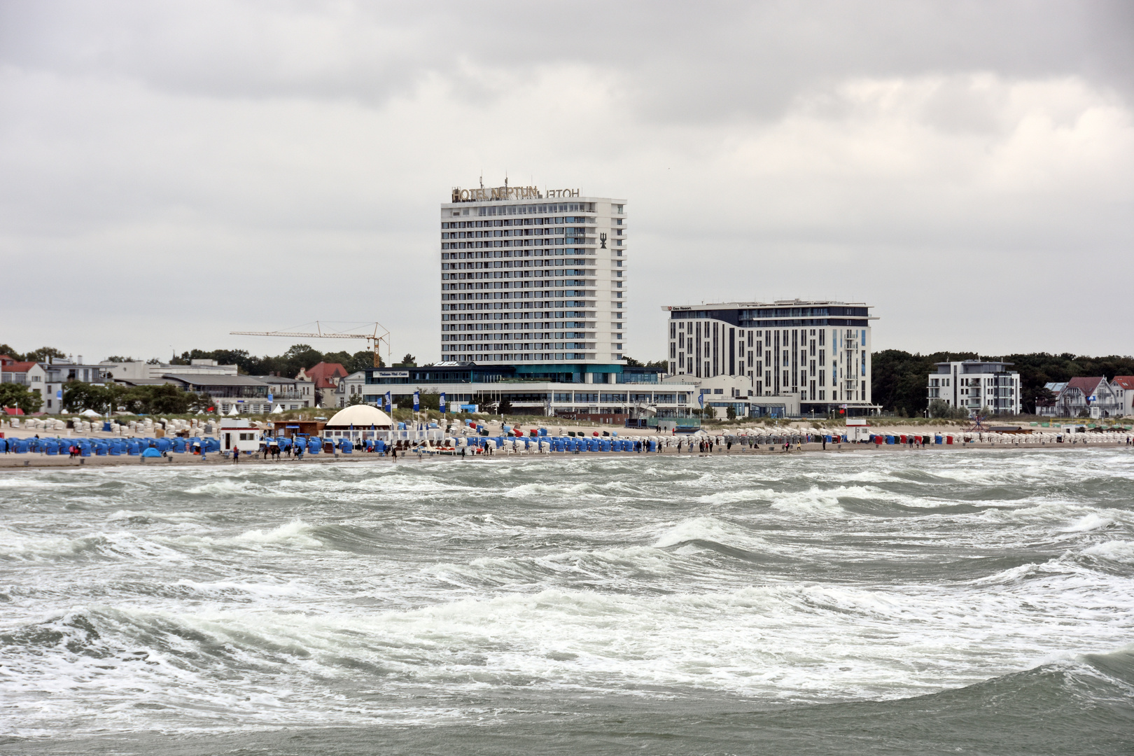 Blick auf Warnemünde von der Westmole