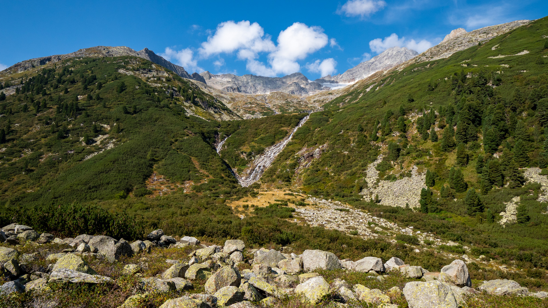 Blick auf Wasserfälle und Hohe Wand