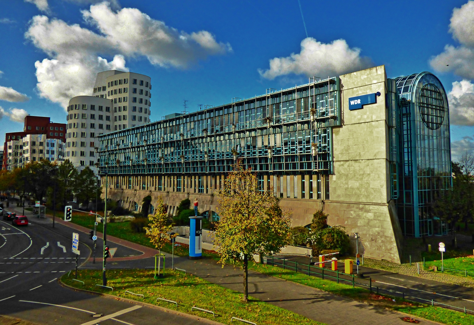 Blick auf WDR und Gehry-Bauten in Düsseldorf