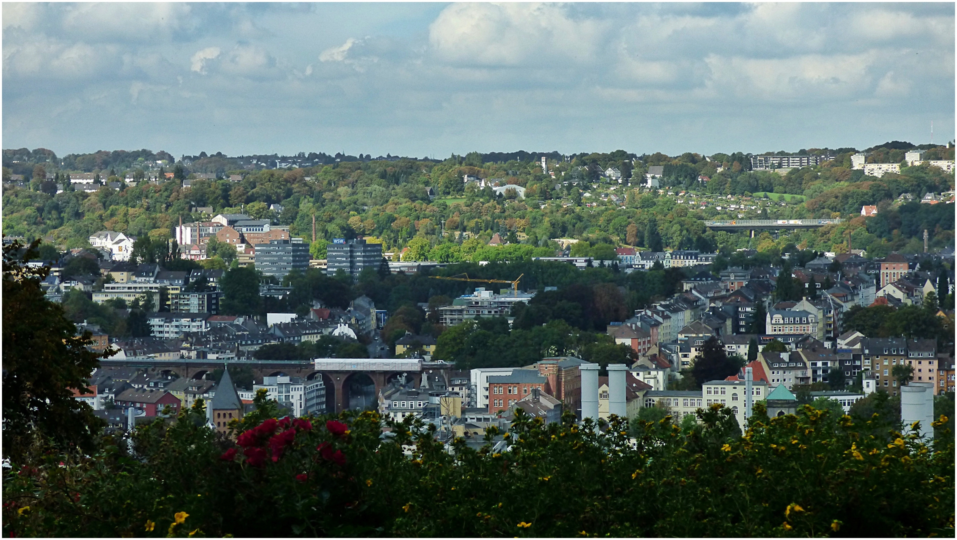 Blick auf Wuppertal-Barmen ...