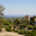 Blick aufs Meer mit Burg und Trulli