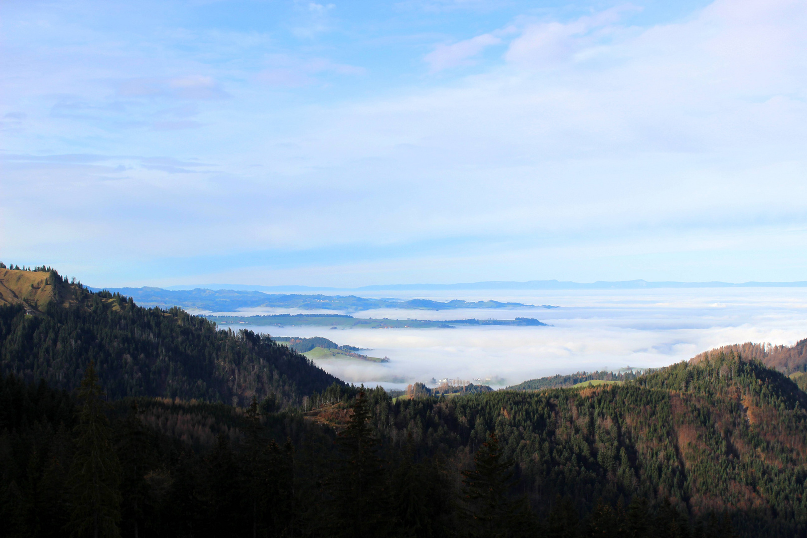 Blick aufs Nebelmeer über Luzern ...