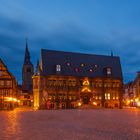 Blick aufs Rathaus mit Marktplatz in Quedlinburg