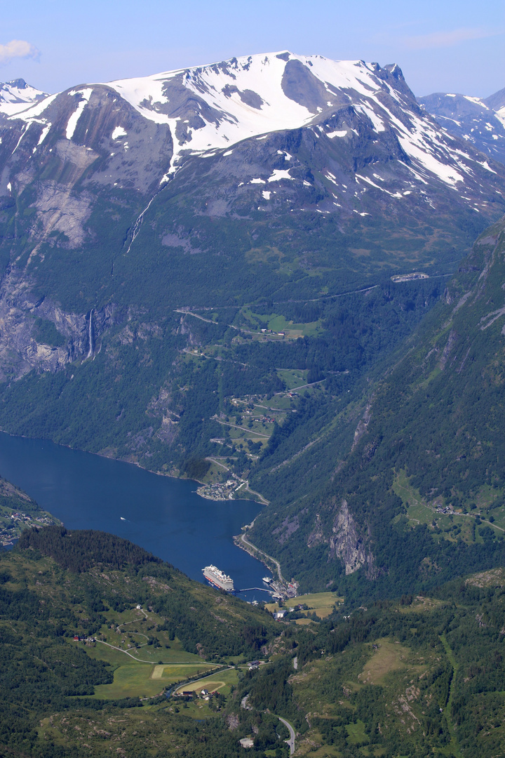 Blick aufs Schiff von ganz oben