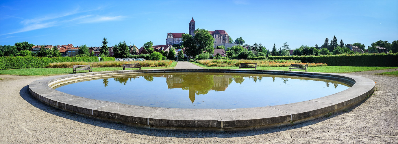 Blick aus dem Abteigarten zum 