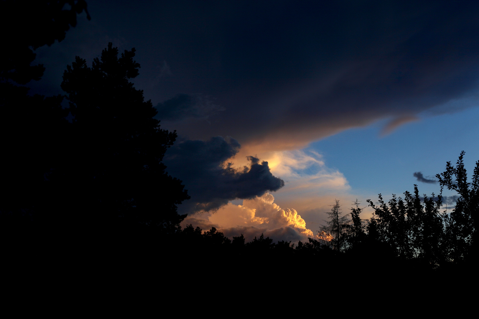 Blick aus dem Fenster - der Abendhimmel