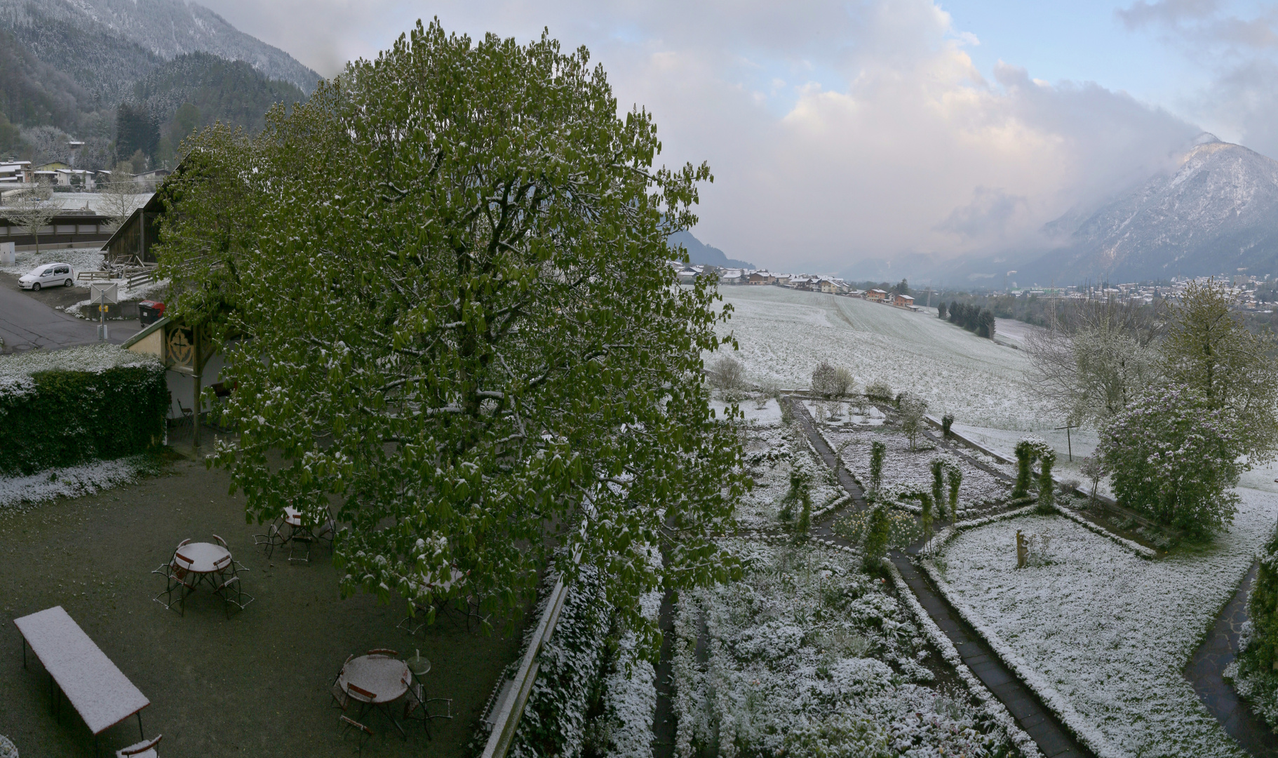 Blick aus dem Fenster: Eigentlich Frühling (2017_04_20_EOS 6D_4620_pano_ji)