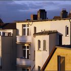 Blick aus dem Fenster im Abendlicht