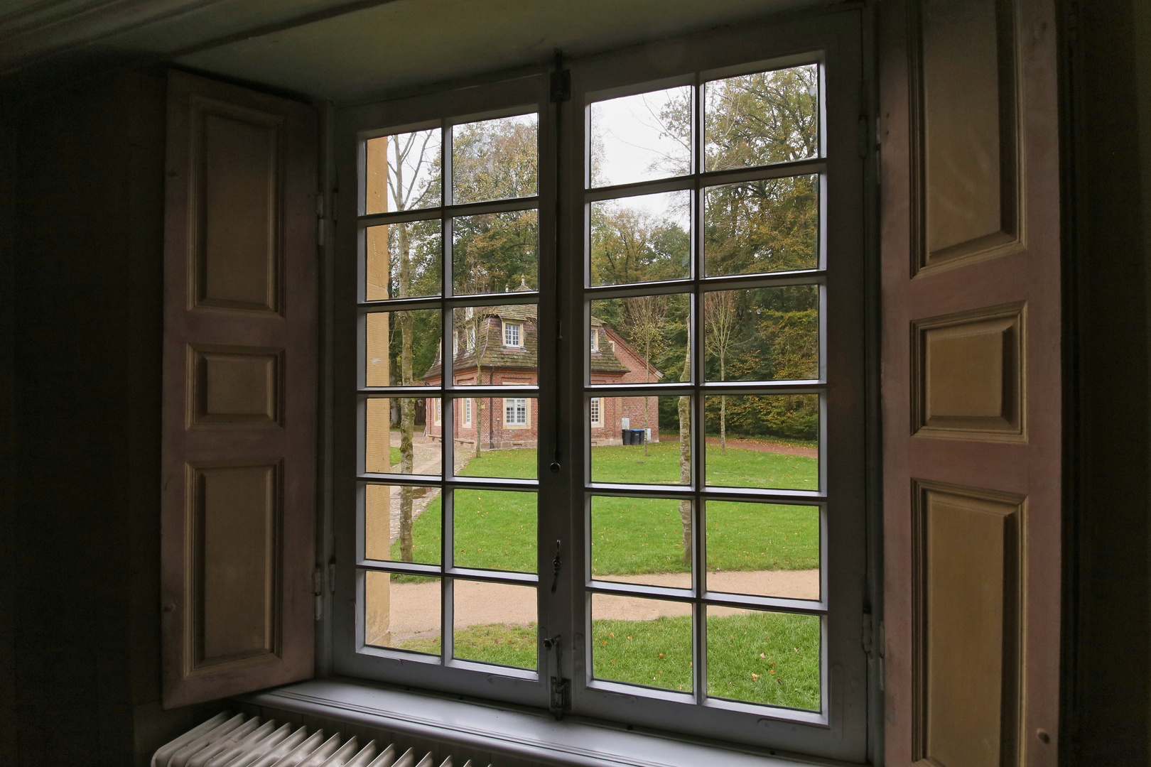 Blick aus dem Fenster (Schloss Clemenswerth) (2014_10_22_EOS 6D_7649_ji)