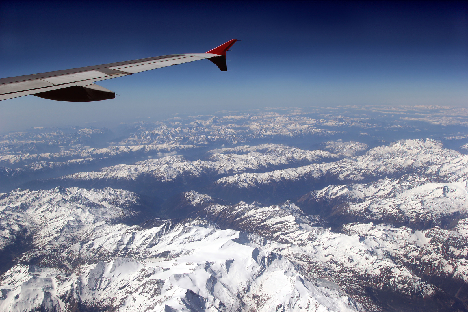 Blick aus dem Flugzeug, Airbus, auf die österreichischen Alpen