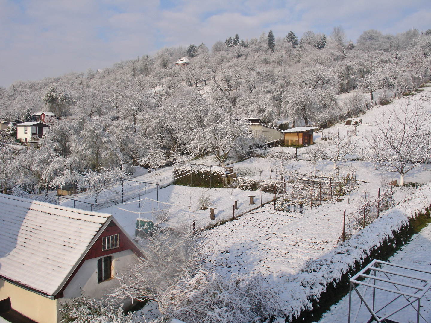 Blick aus dem Hausflurfenster