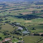 blick aus dem Hubschrauber auf einen Golfplatz