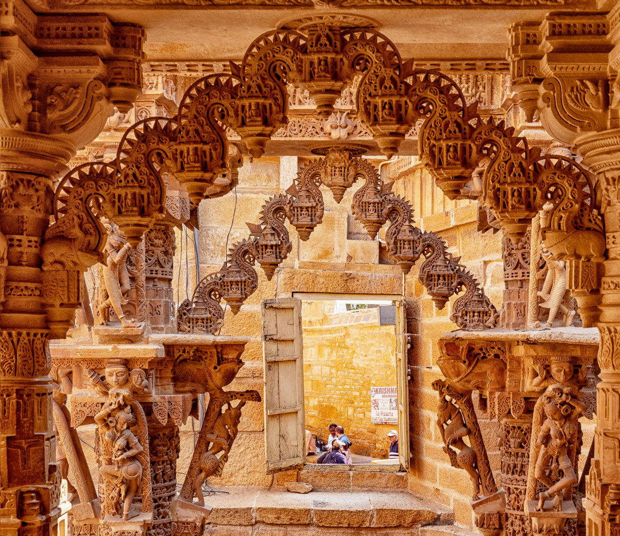 Blick aus dem Jain-Temple in der Festung Jaisalmer auf die Straße