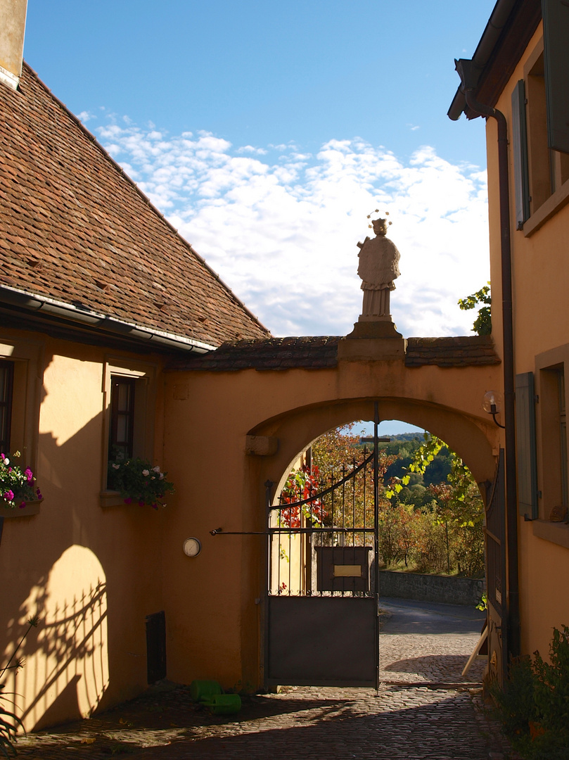 Blick aus dem Kirchof von Maria im Weingarten