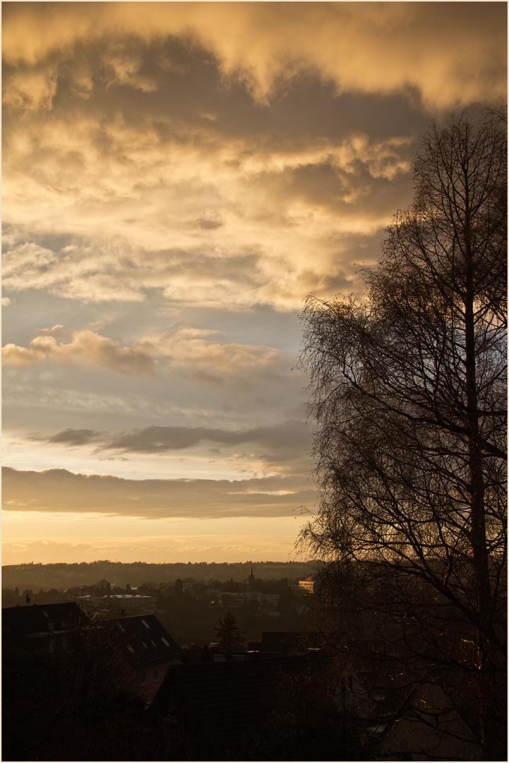 Blick aus dem Küchenfenster bei Sonnenuntergang