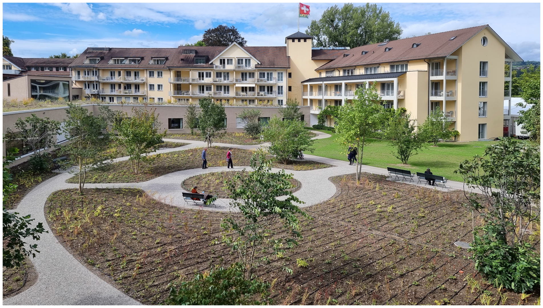 Blick aus dem Neubau auf die bisherige Klinik