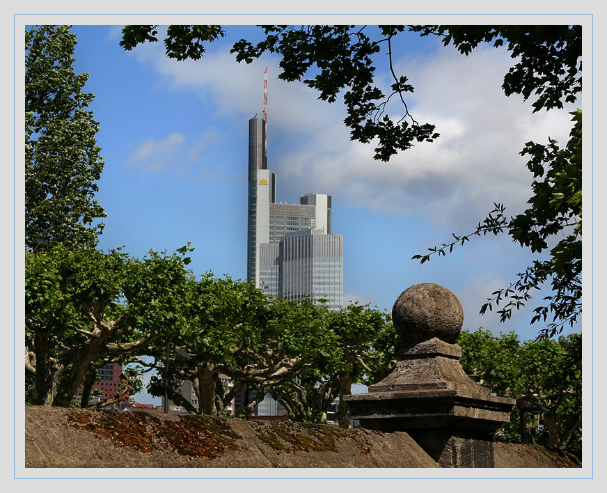 Blick aus dem Park