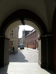 Blick aus dem Rathausgang in Stralsund