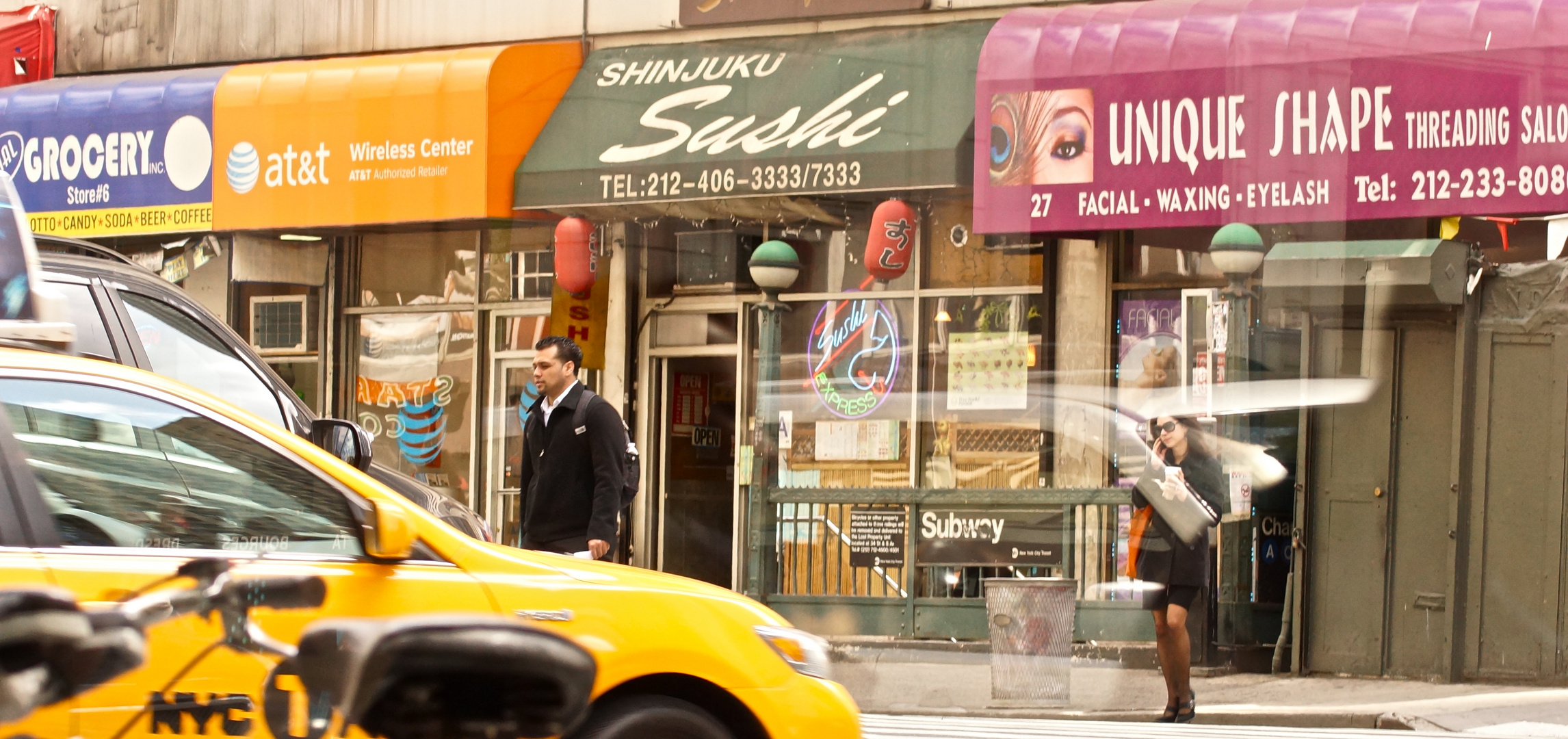 Blick aus dem Restaurant - Straßenszene New York