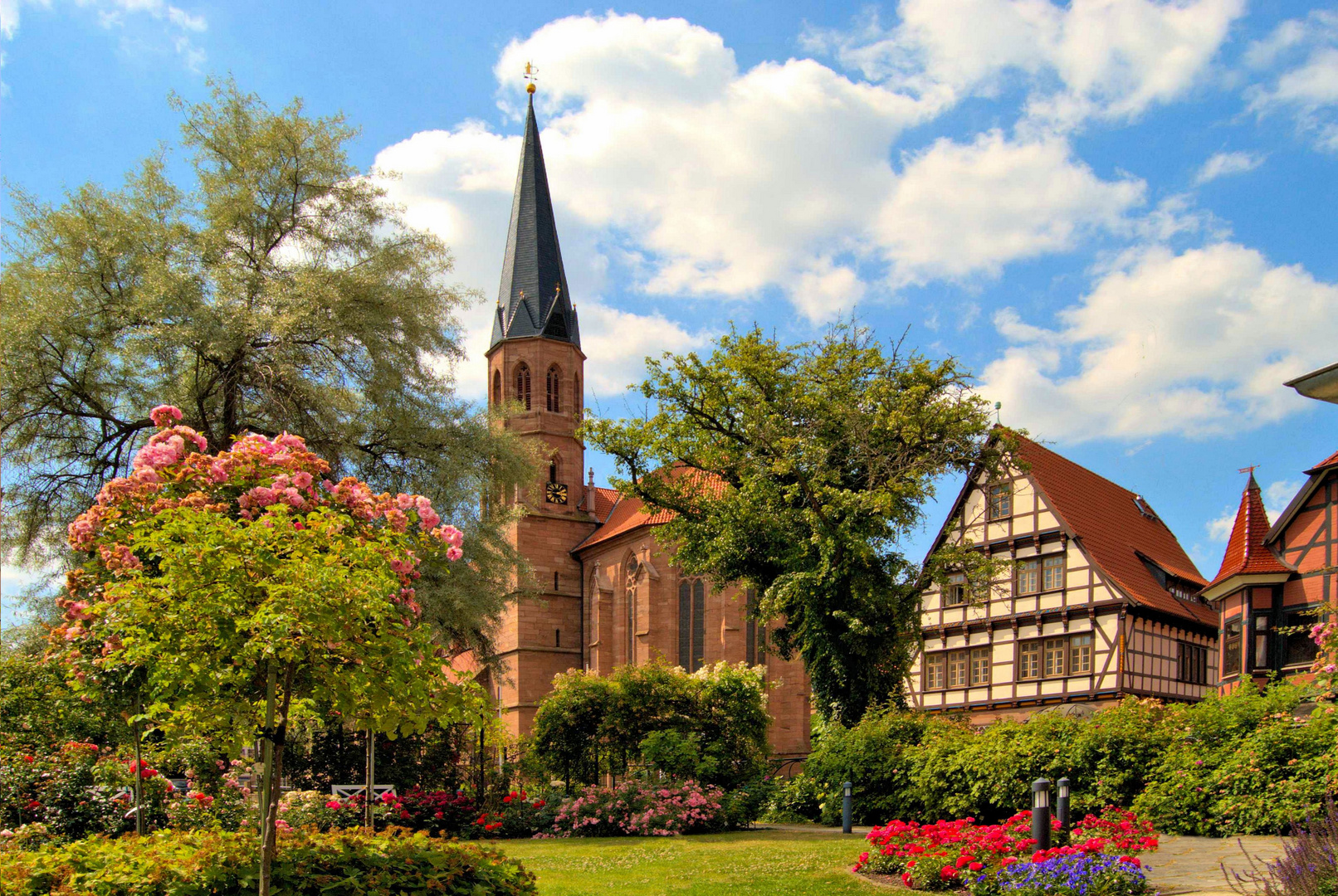 Blick aus dem Rosengarten des Theodor-Storm-Museum in Heiligenstadt