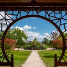 blick aus dem schattenpavillon im asiagarten...