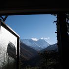 Blick aus dem Schlafzimmerfenster auf Everest und Lhotse