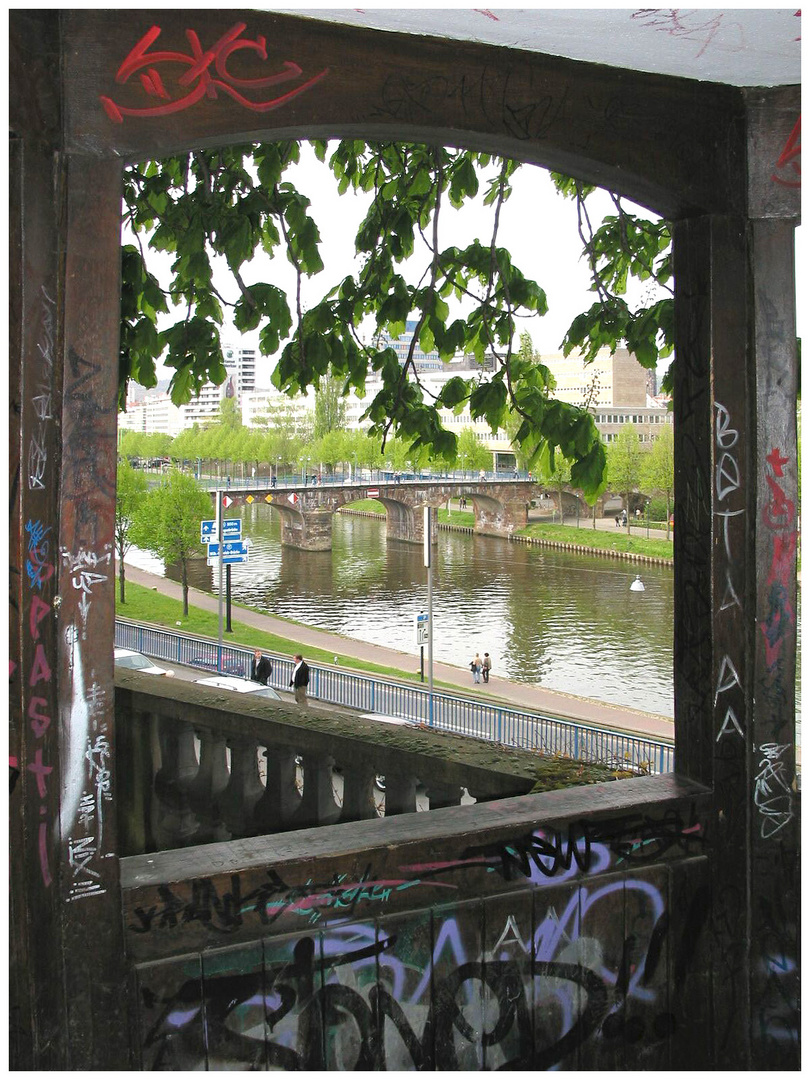 Blick aus dem Schloßpavillon zur alten Brücke in SB
