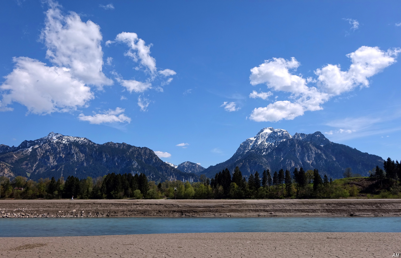 Blick aus dem trockenen Forggensee...