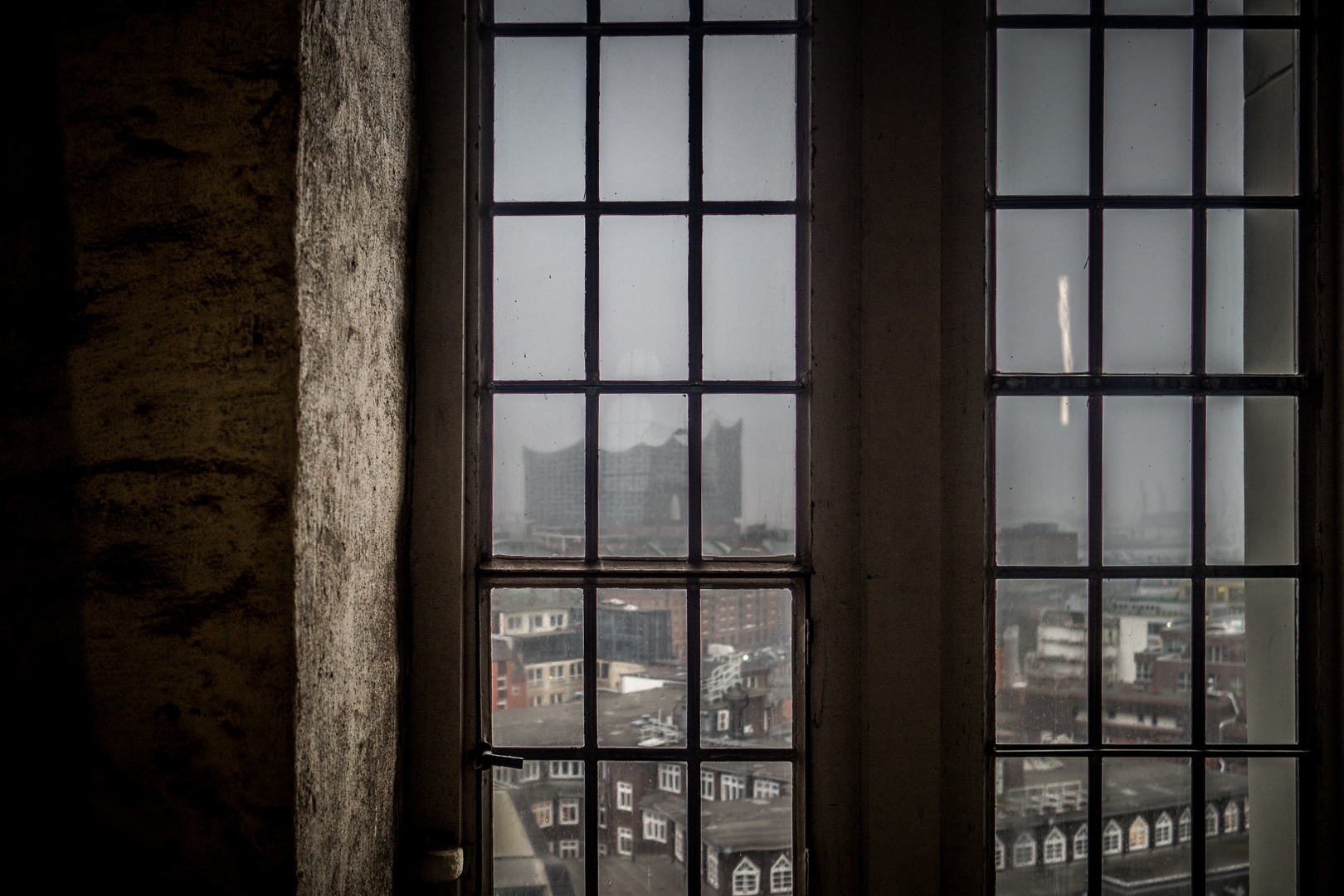 Blick aus dem Turm von St. Katharinen auf die Elbphilharmonie