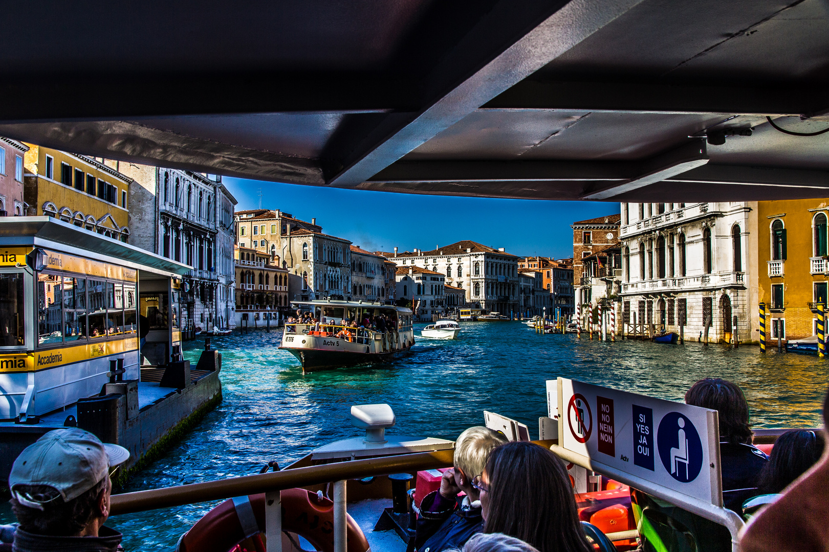 Blick aus dem Vaporetto auf den Canale Grande