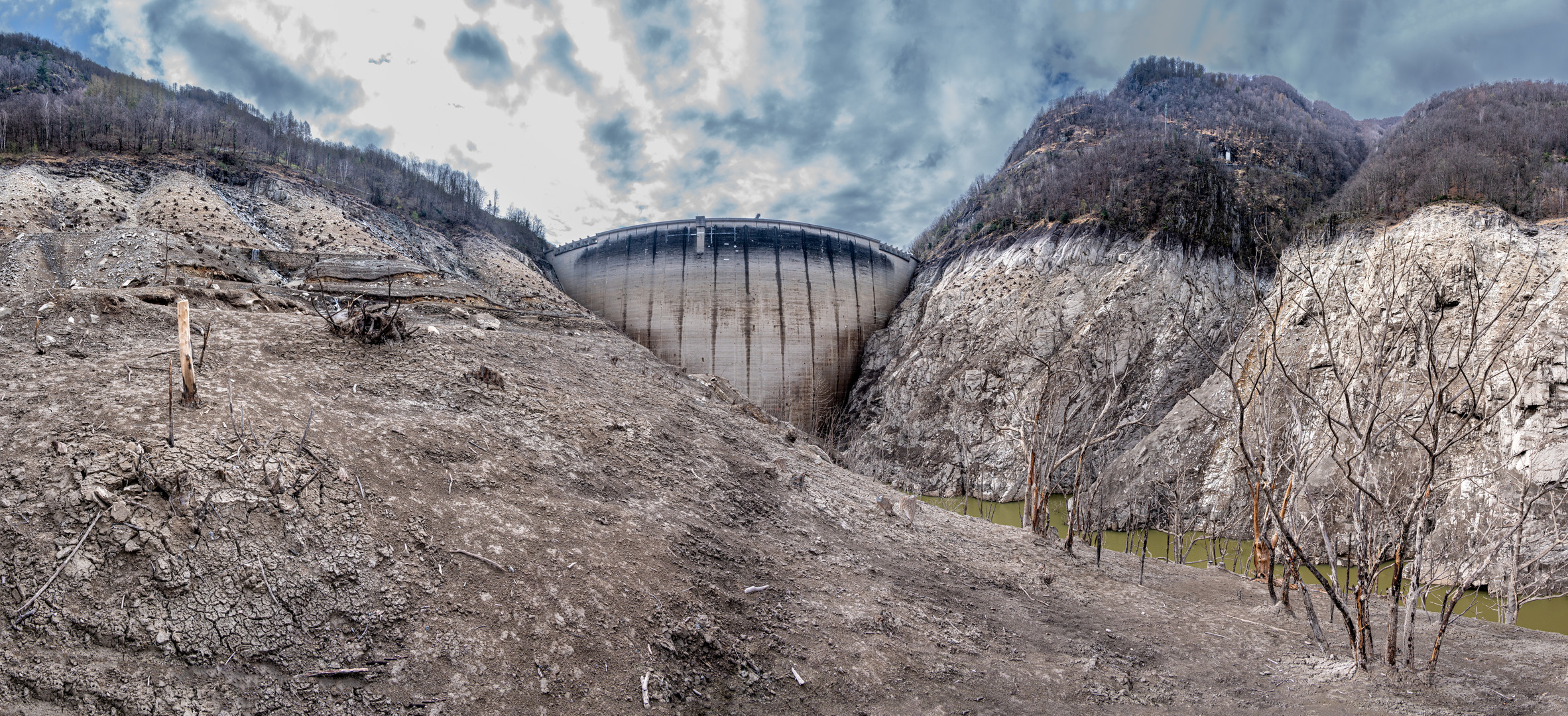 Blick aus dem Verzasca-Stausee / Lago di Vogorno