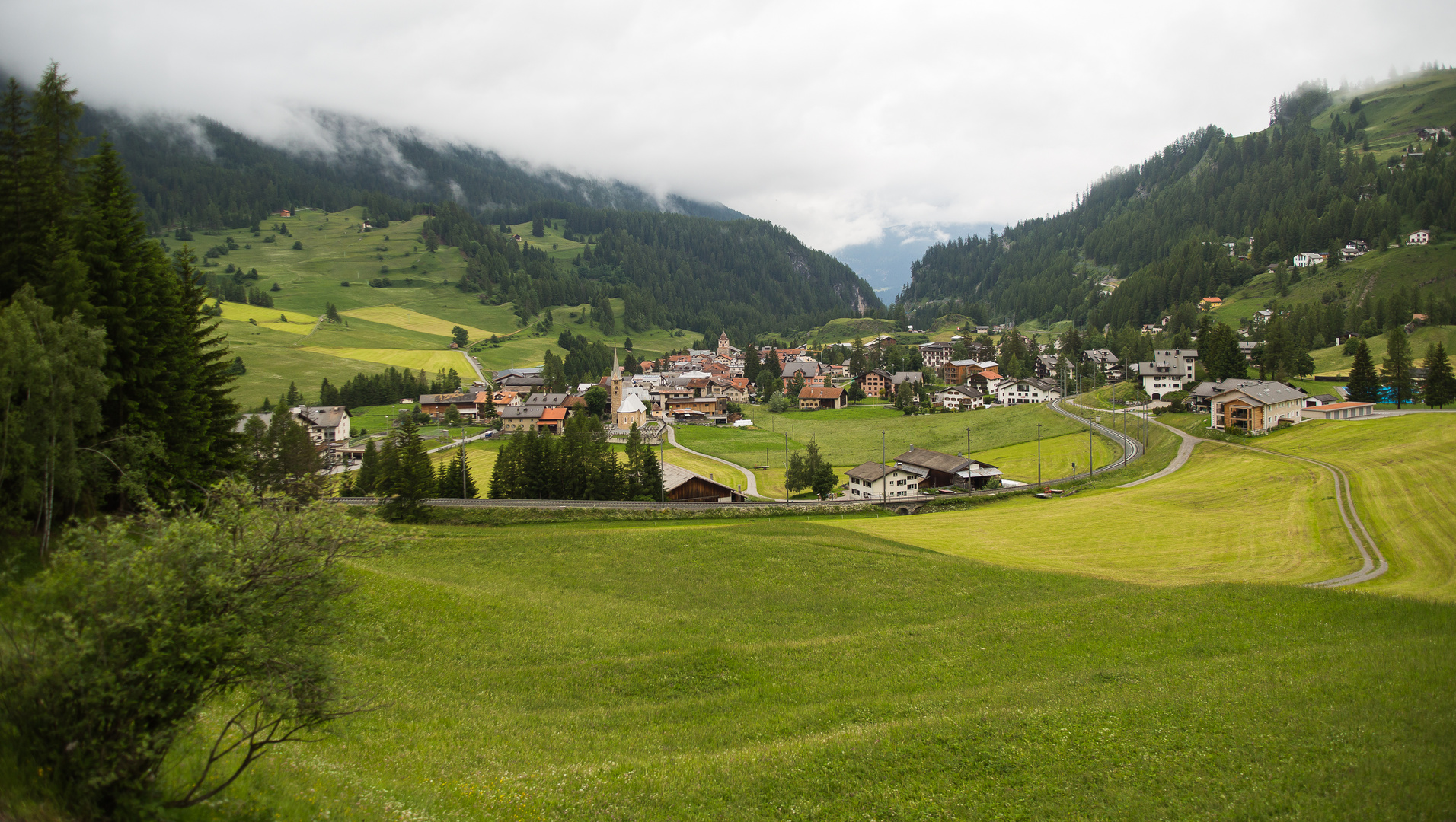 Blick aus dem Zug auf Bergün