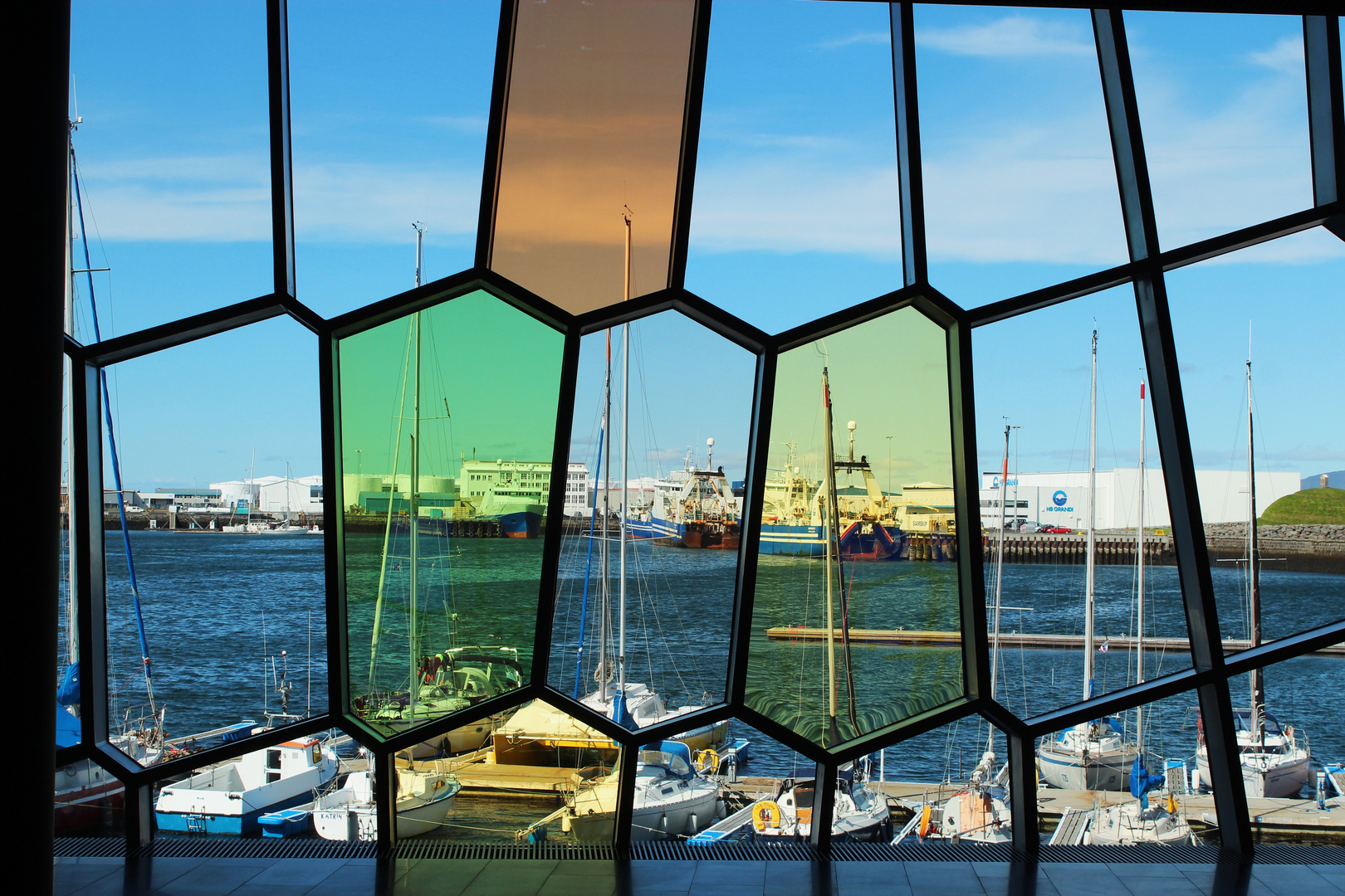 Blick aus den Fenstern der Harpa