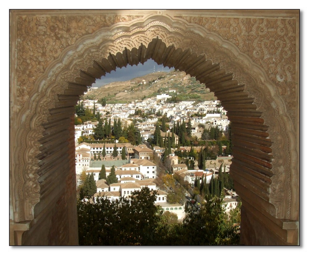 Blick aus der Alhambra auf die Altstadt.