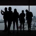 Blick aus der Elbphilharmonie auf den Hafen