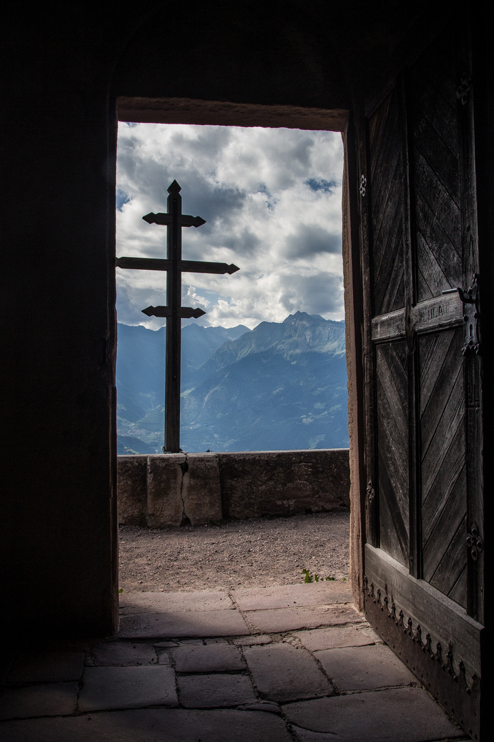 Blick aus der kleinen Kirche....