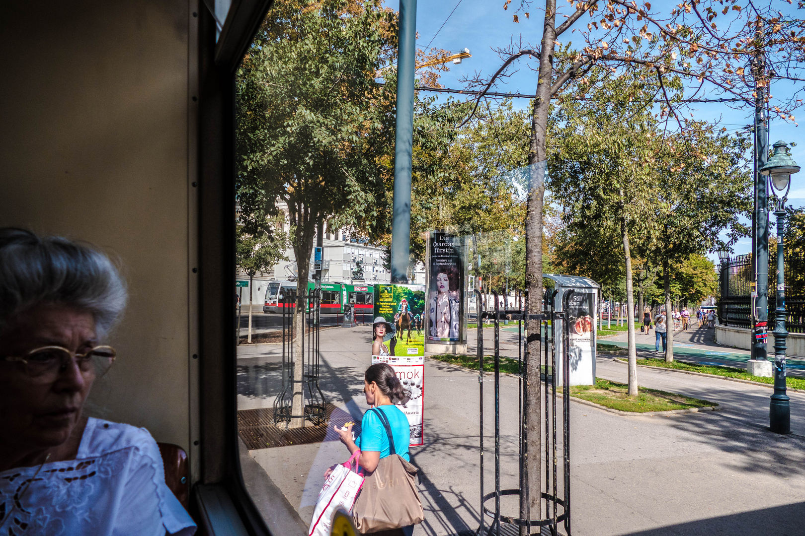 Blick aus der Straßenbahn - Ringstraße-Volksgarten