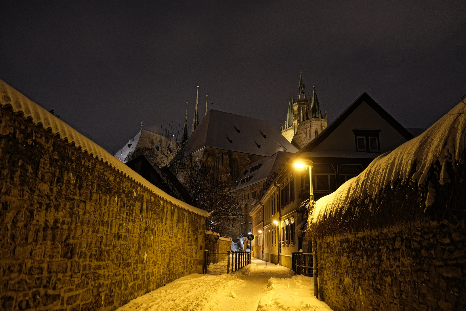 Blick aus der winterlichen Stifts-Gasse...