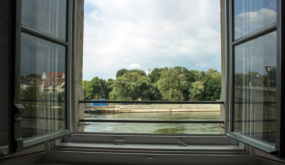 Blick aus einem Fenster in Regensburg