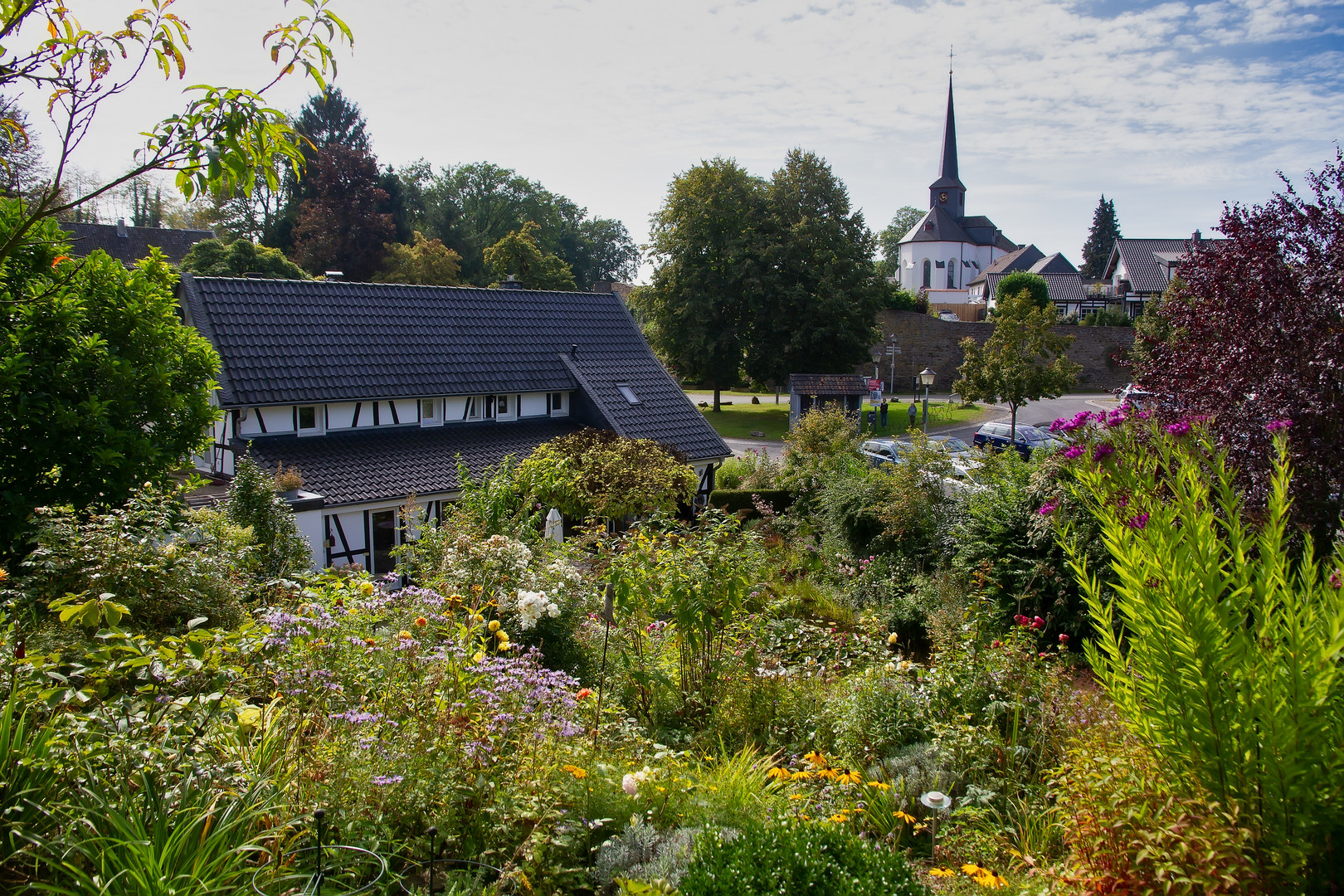 Blick aus einem Garten in Stadt Blankenberg