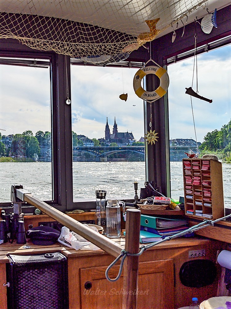 Blick aus einer Basler Rheinfähre