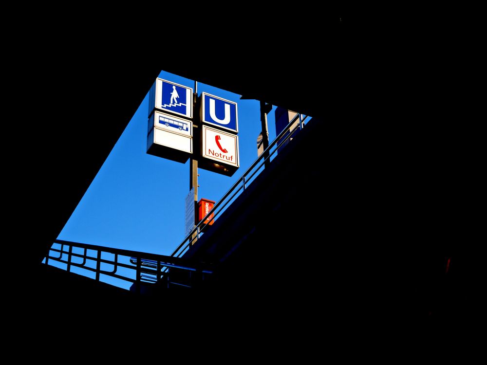 Blick aus meiner Souterrainwohnung (gute Verkehrsanbindung)