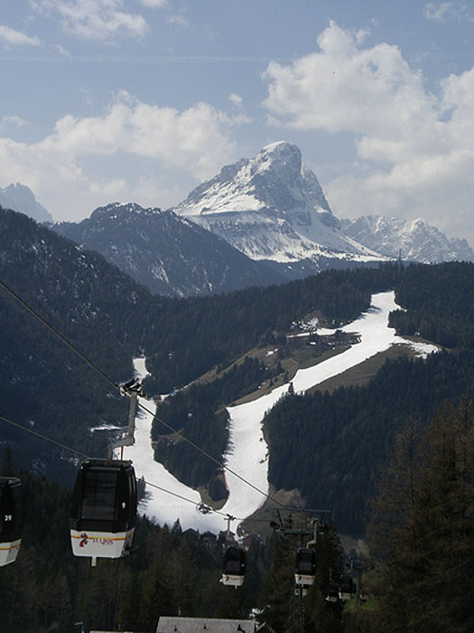 Blick aus St. Vigil und die Piste ERTA