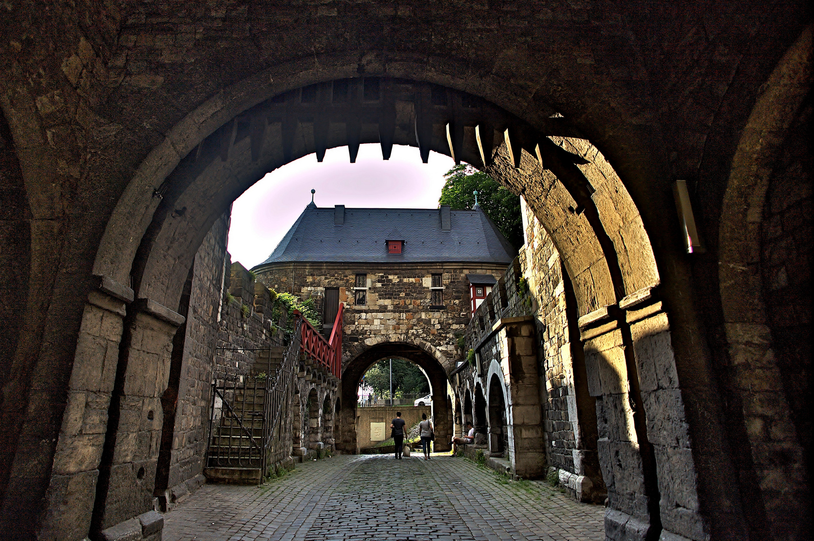 Blick durch das Aachener Ponttor