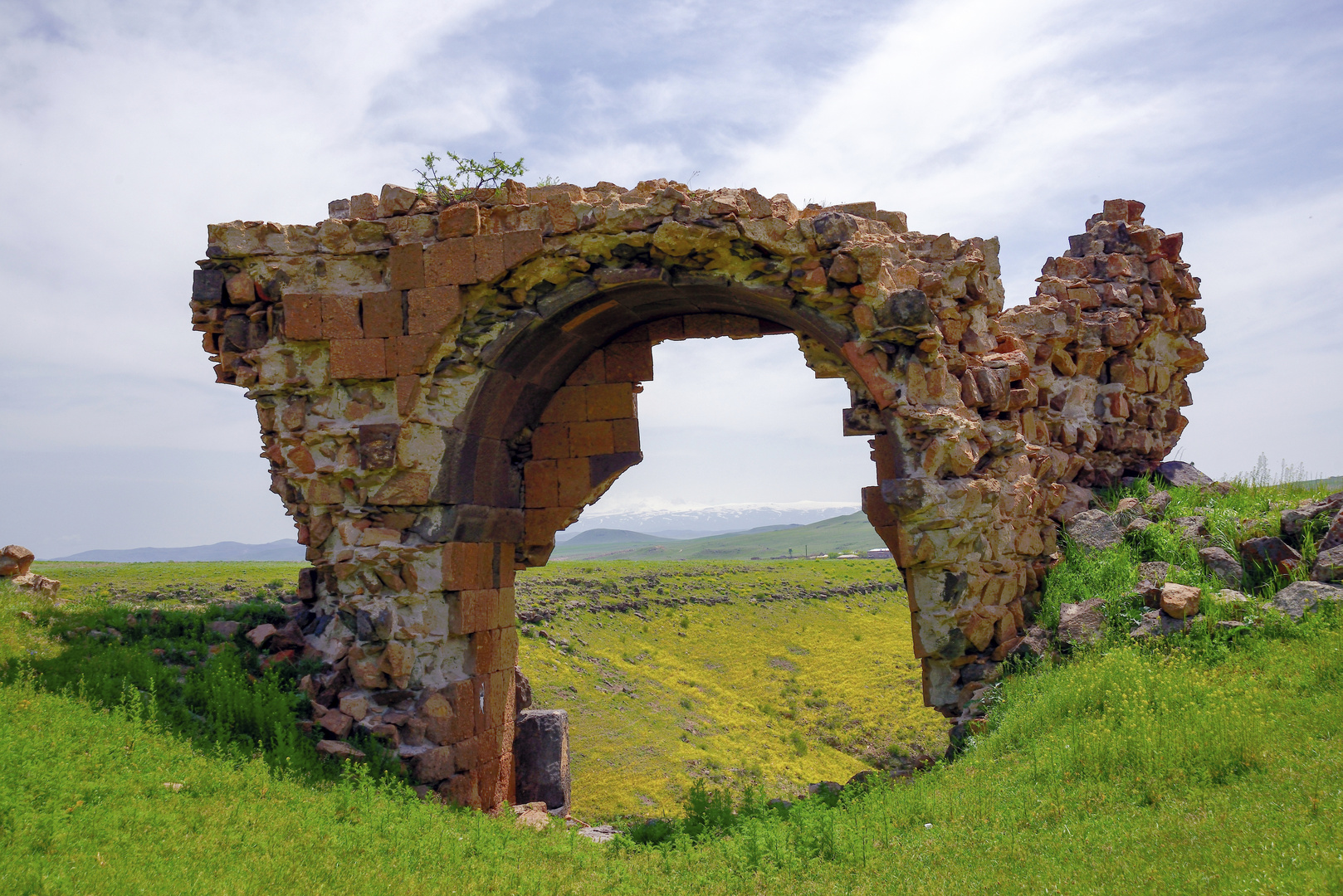 Blick durch das Bagsekisi-Tor von Ani ins Land