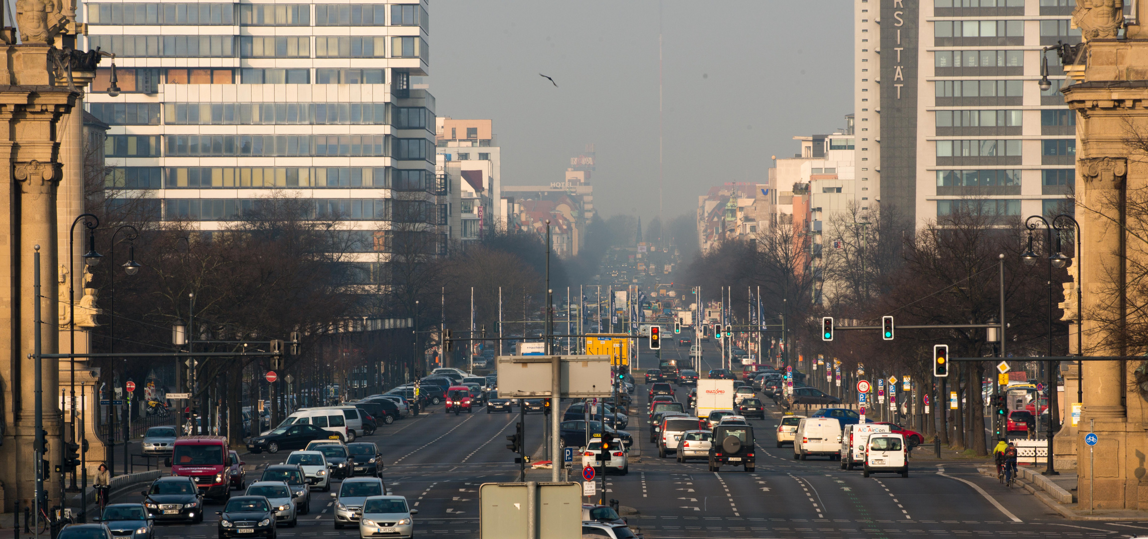 Blick durch das Charlottenburger Tor